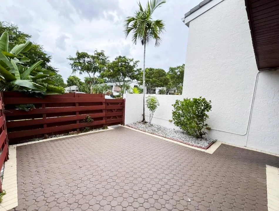 3094 BERMWOOD Lane # 237, Hollywood, FL 33021 photo 3