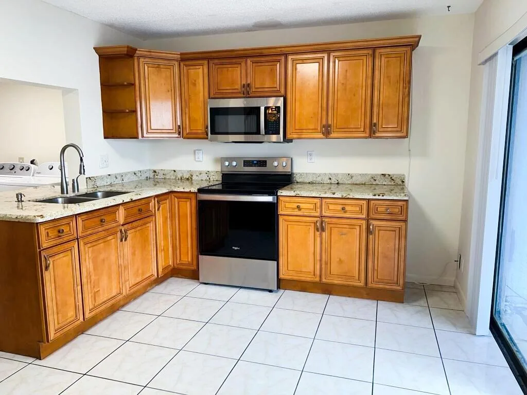 3094 BERMWOOD Lane # 237, Hollywood, FL 33021 photo 4