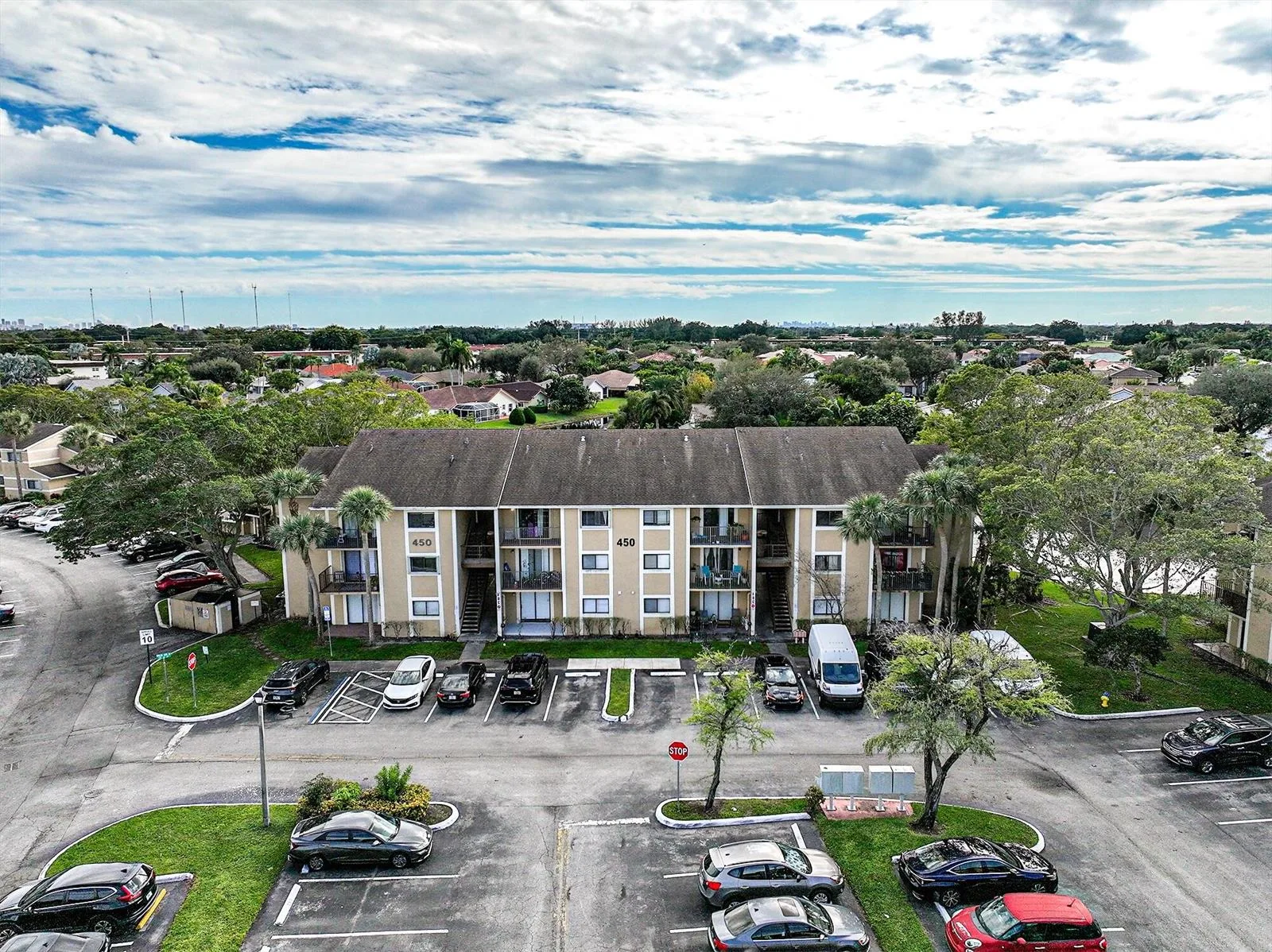 450 Palm Circle # 106, Pembroke Pines, FL 33025