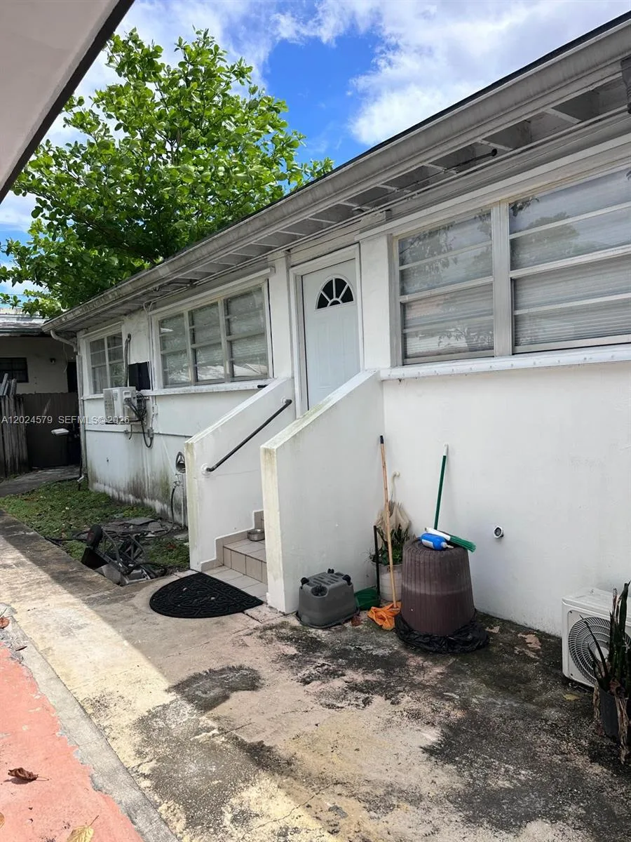 923 SW 43 ave # 1, Miami, FL 33134