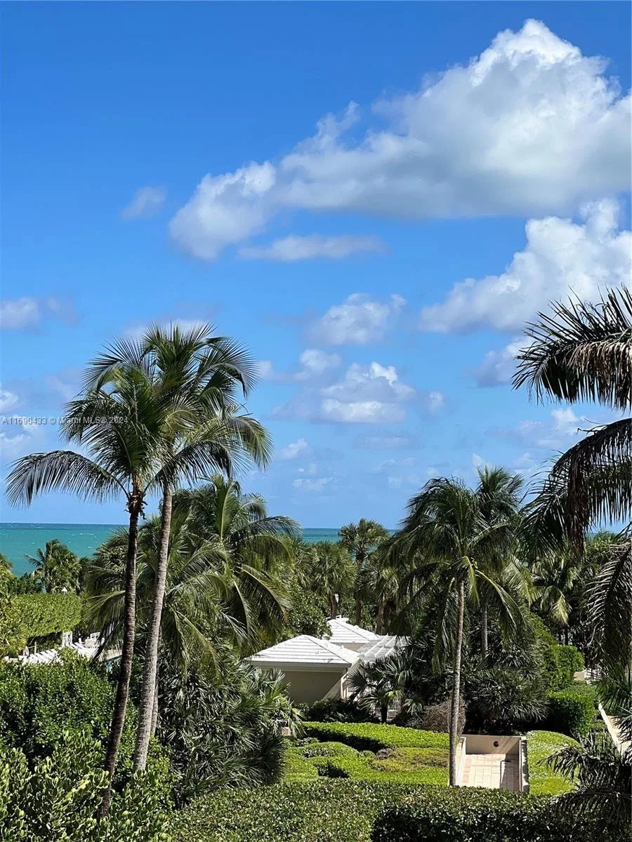 Grand Bay Residences – photo 24
