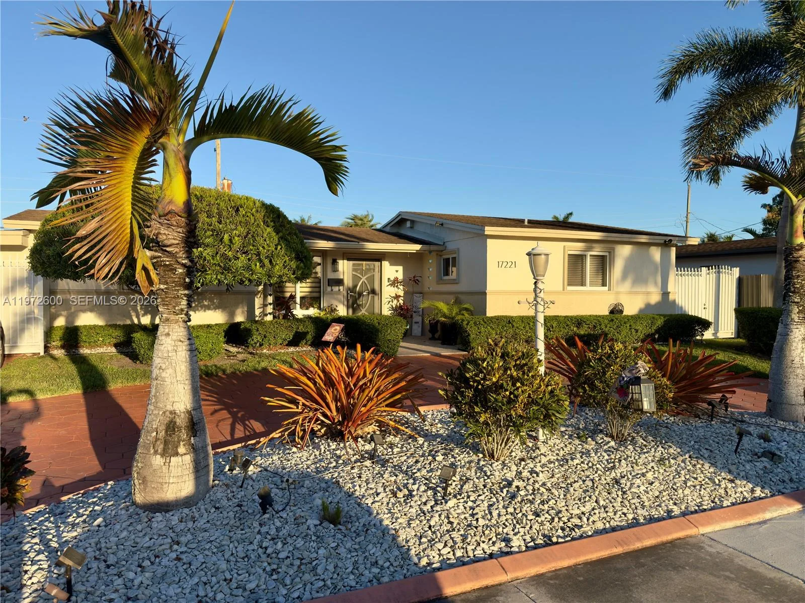 17221 NW 82nd Ave, Hialeah, FL 33015