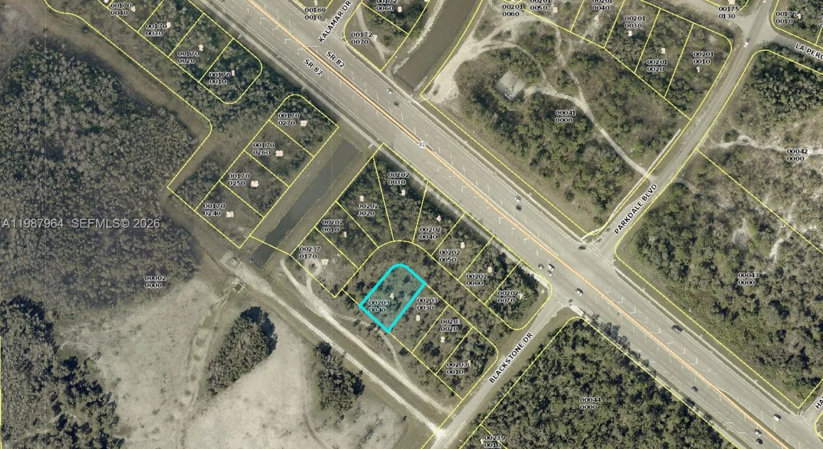 807 Fabian Cir, Fort Myers, FL 33913 photo 2