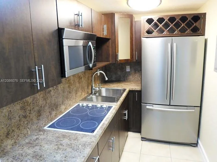 6960 Miami Gardens Dr # 2-530A, Hialeah, FL 33015