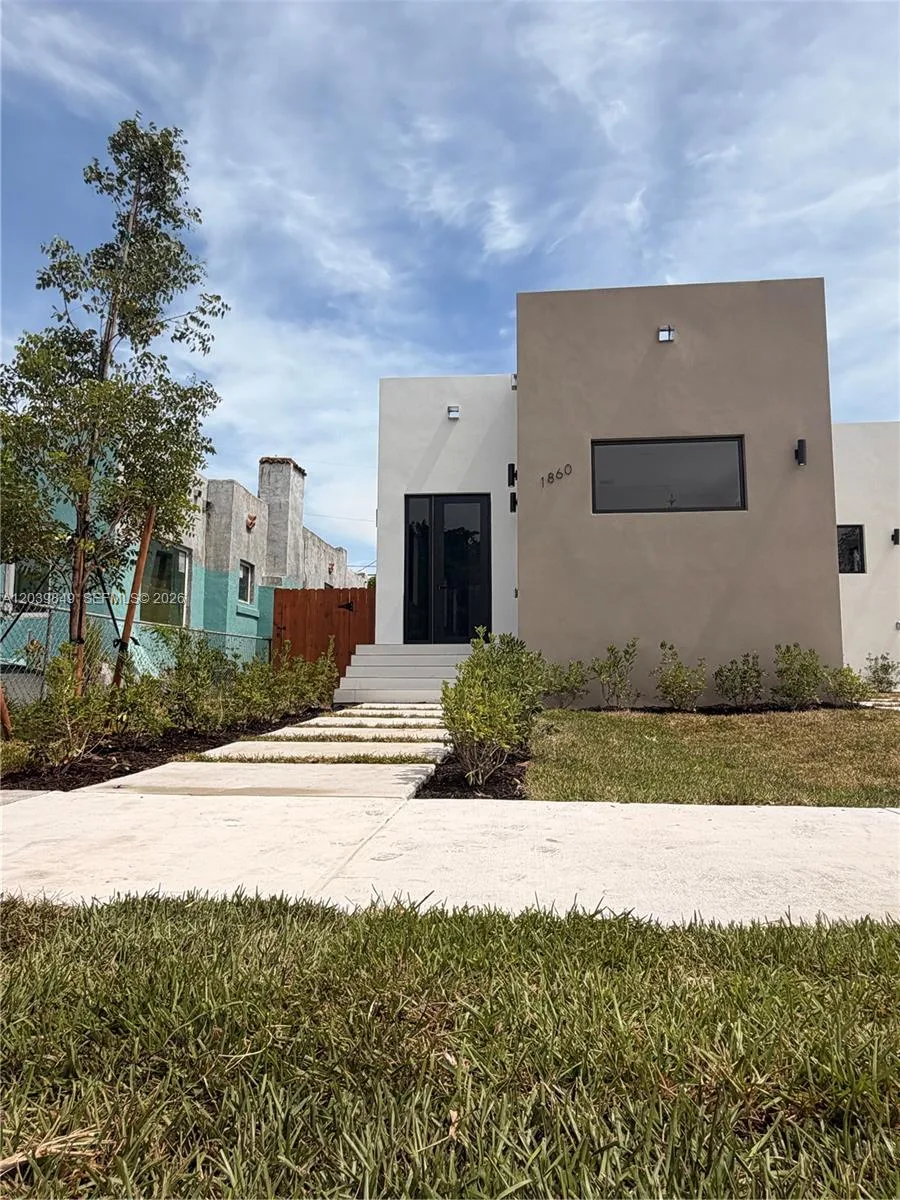 1860 NW 48th St, Miami, FL 33142