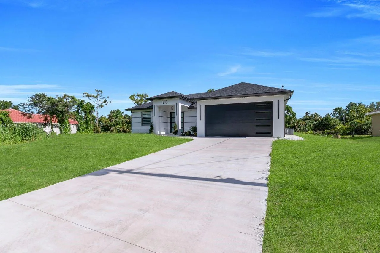 813 Porter ST E, Lehigh Acres, FL 33974 photo 2