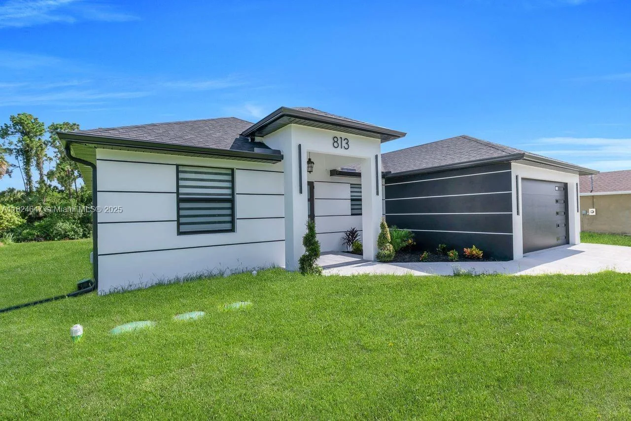 813 Porter ST E, Lehigh Acres, FL 33974 photo 4