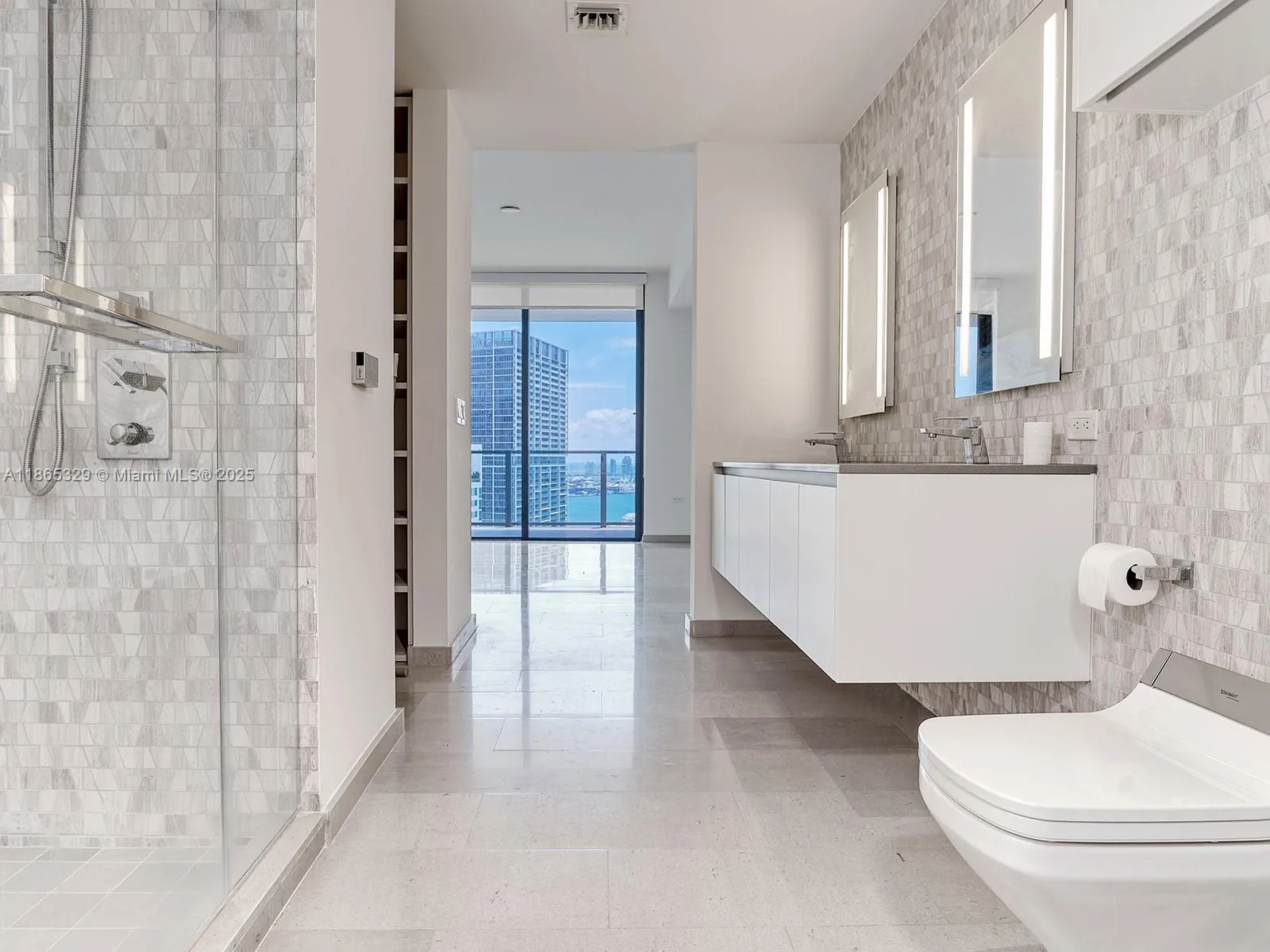 68 SE 6th St # 3705, Miami, FL 33131 photo 13