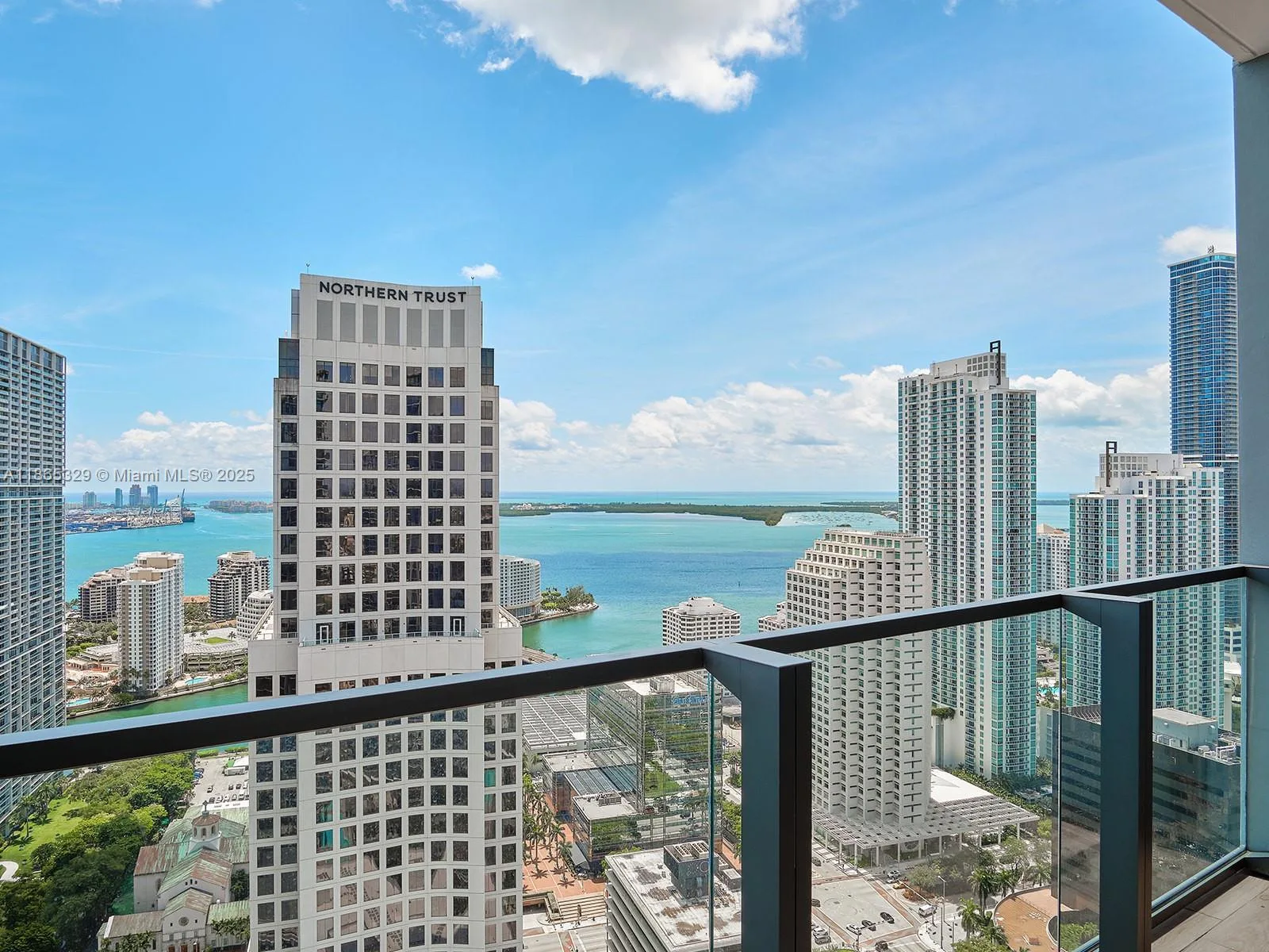 68 SE 6th St # 3705, Miami, FL 33131 photo 2