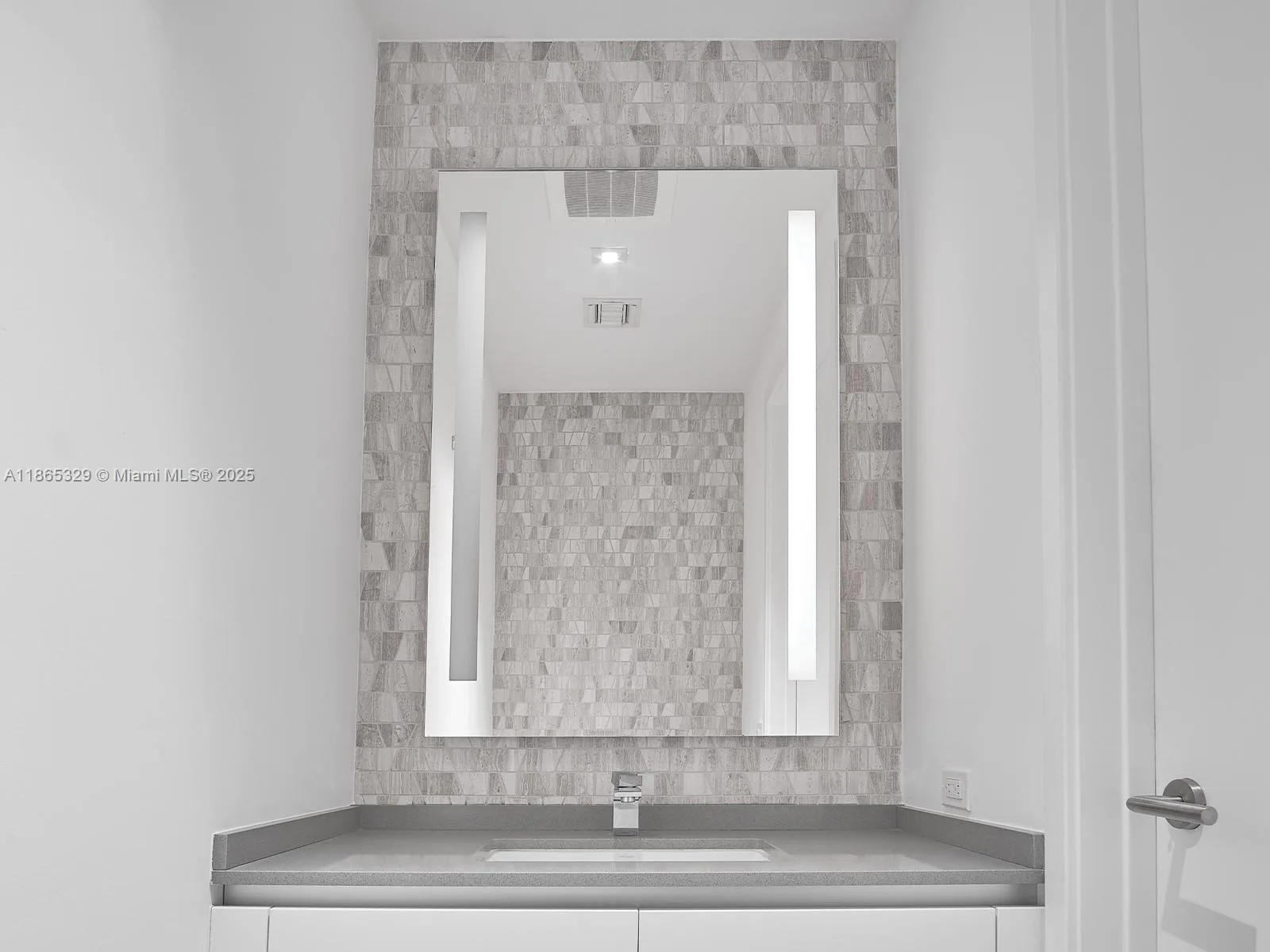 68 SE 6th St # 3705, Miami, FL 33131 photo 7