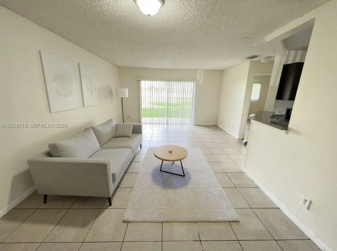 3417 NW 44th St # 104, Oakland Park, FL 33309