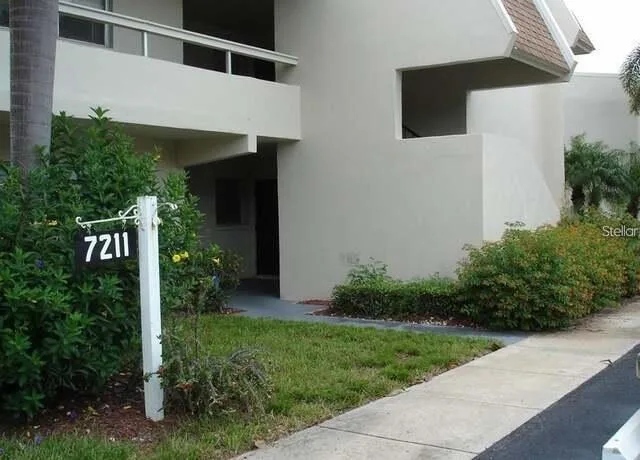 7211 W COUNTRY CLUB Drive N # 135, Sarasota, FL 34243