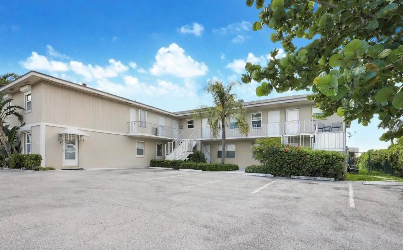 370 Wilma Circle # 6, Riviera Beach, FL 33404 photo 2