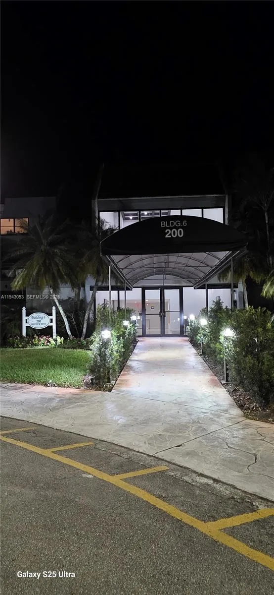 200 Lakeview Dr # 212, Weston, FL 33326 photo 13