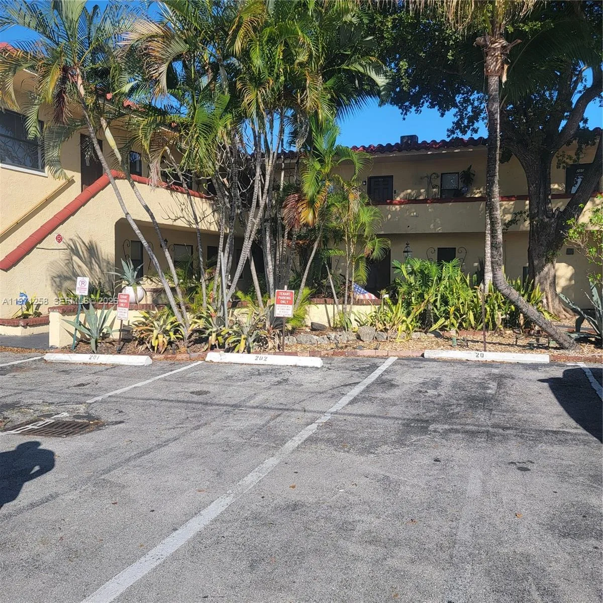 2300 NE 6th Ave, Wilton Manors, FL 33305 photo 2