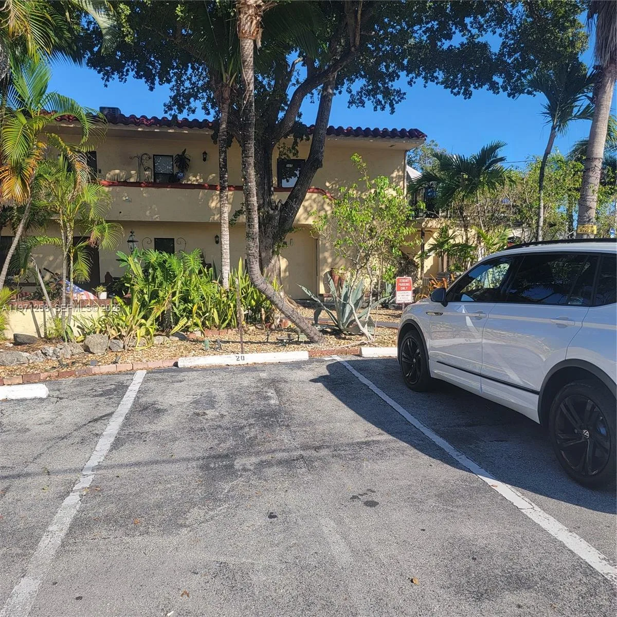 2300 NE 6th Ave, Wilton Manors, FL 33305 photo 3