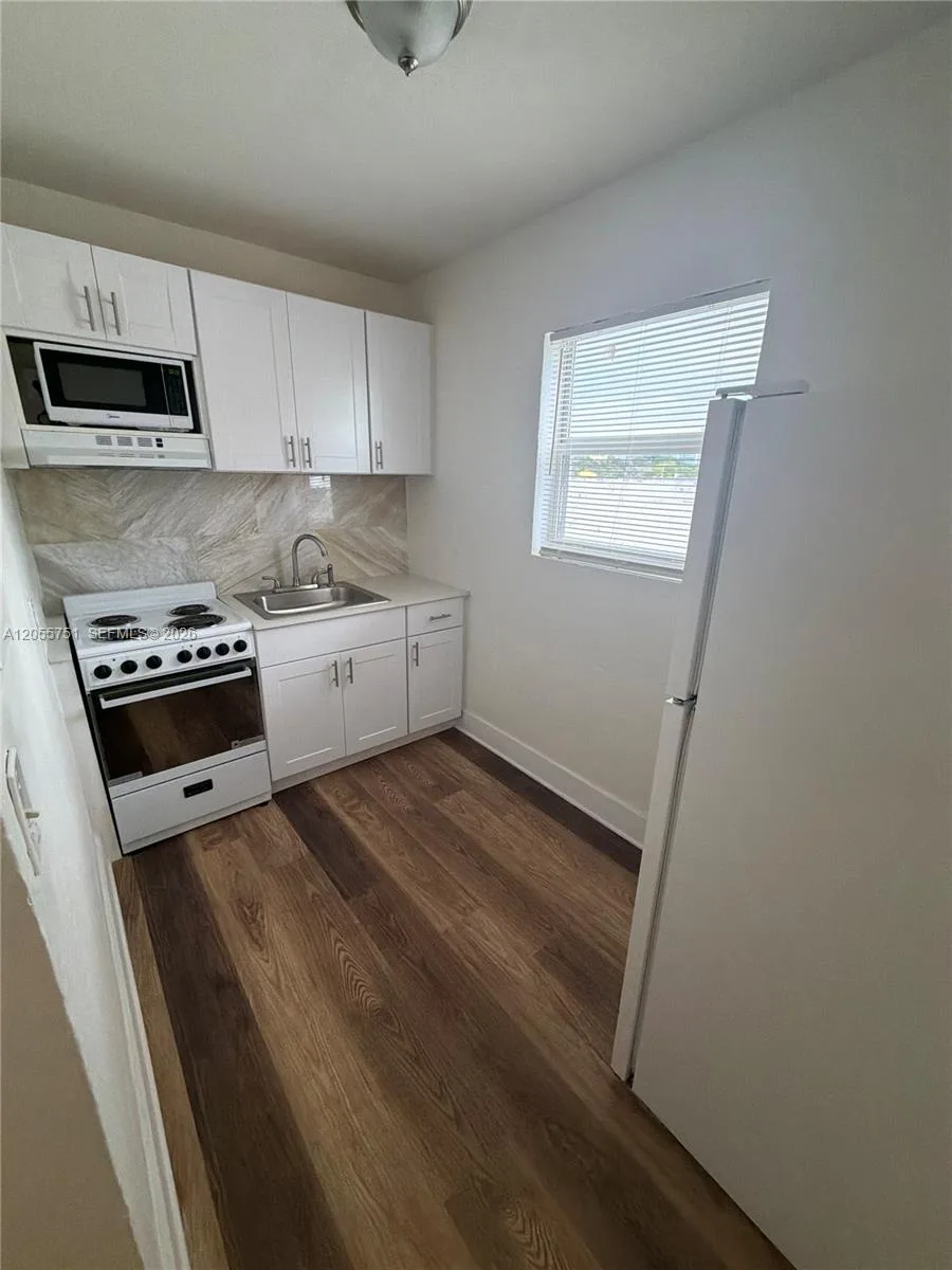 3669 Thomas Ave # 16, Miami, FL 33133 — zdjęcie 2