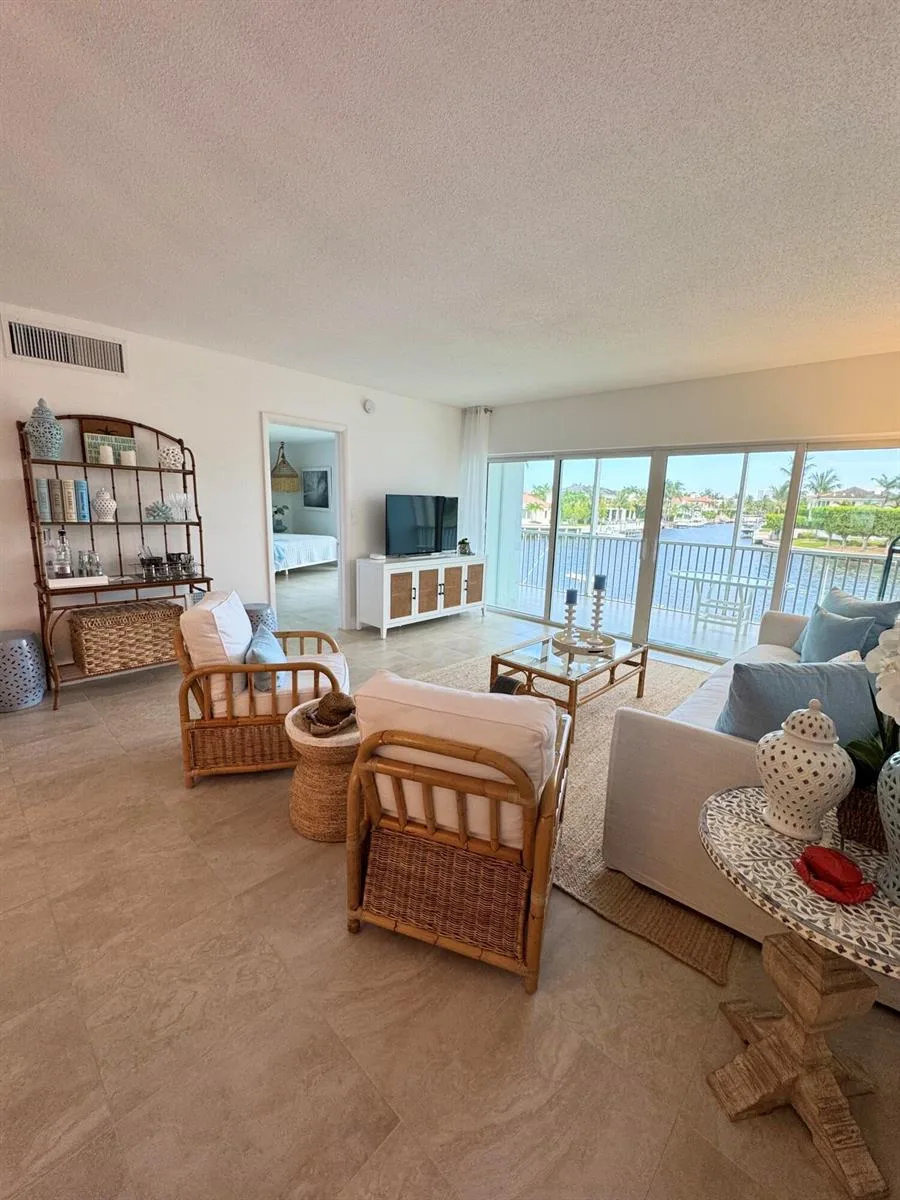 390 N Federal Highway # 203, Deerfield Beach, FL 33441