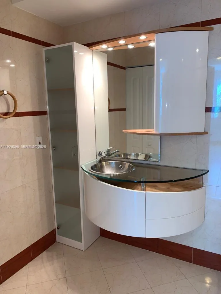 110 Washington Ave # 1405, Miami Beach, FL 33139 photo 13
