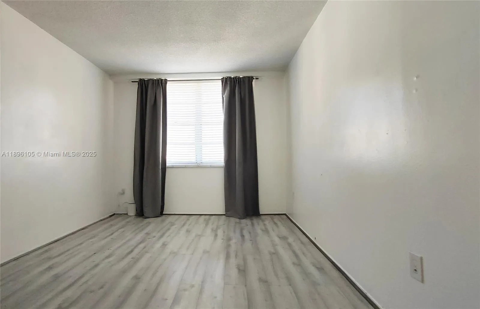 500 Bayview Dr # 2127, Sunny Isles Beach, FL 33160