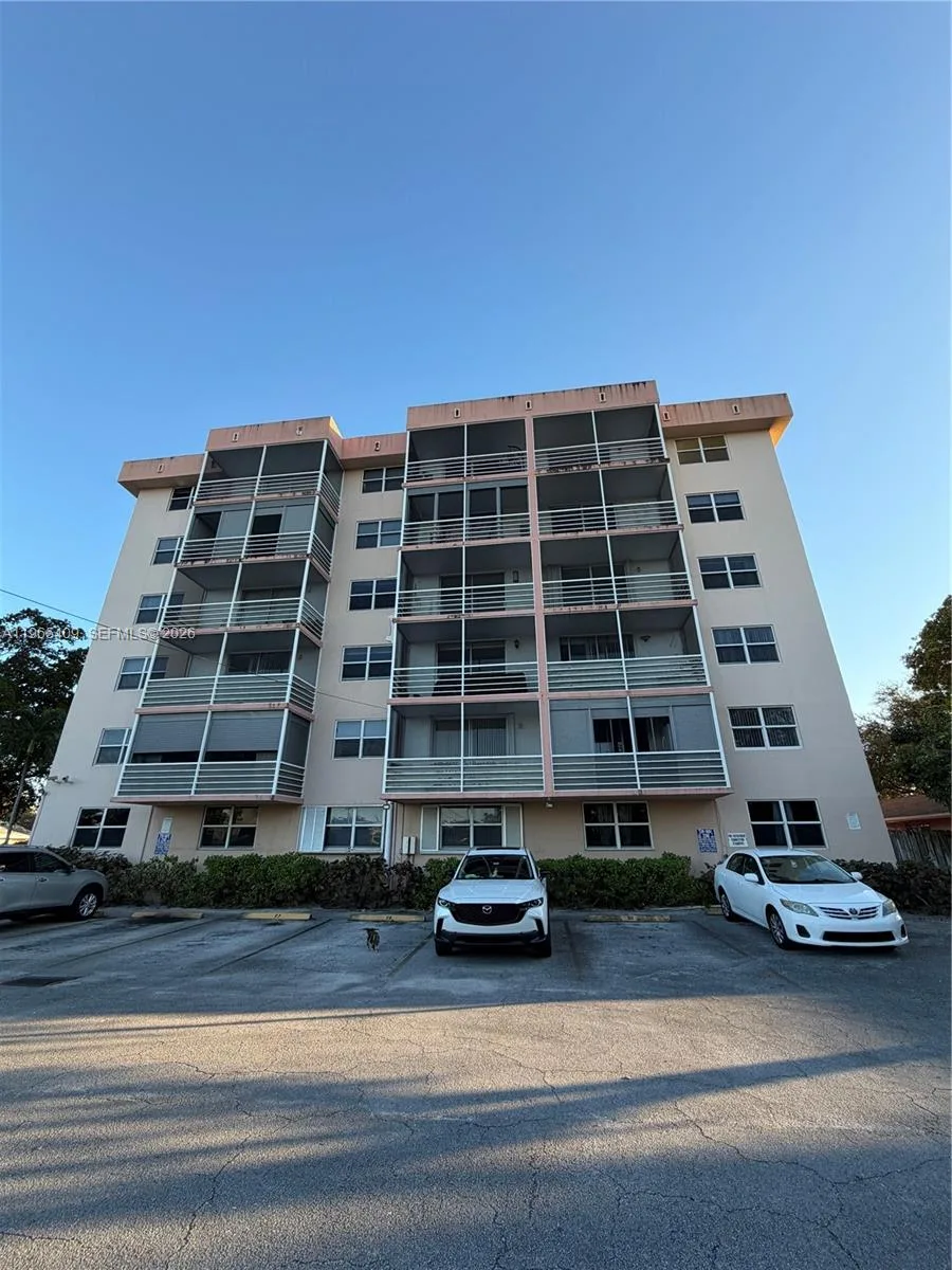 1830 Dixieanna St # 406, Hollywood, FL 33020 photo 4