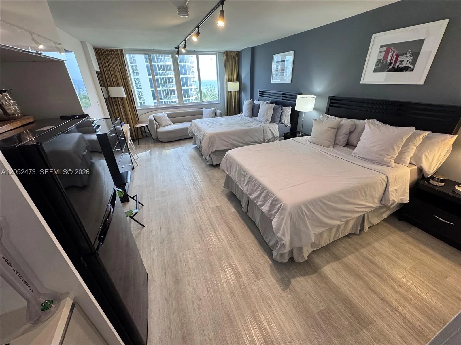 19201 Collins Ave # 718, Sunny Isles Beach, FL 33160 photo 2