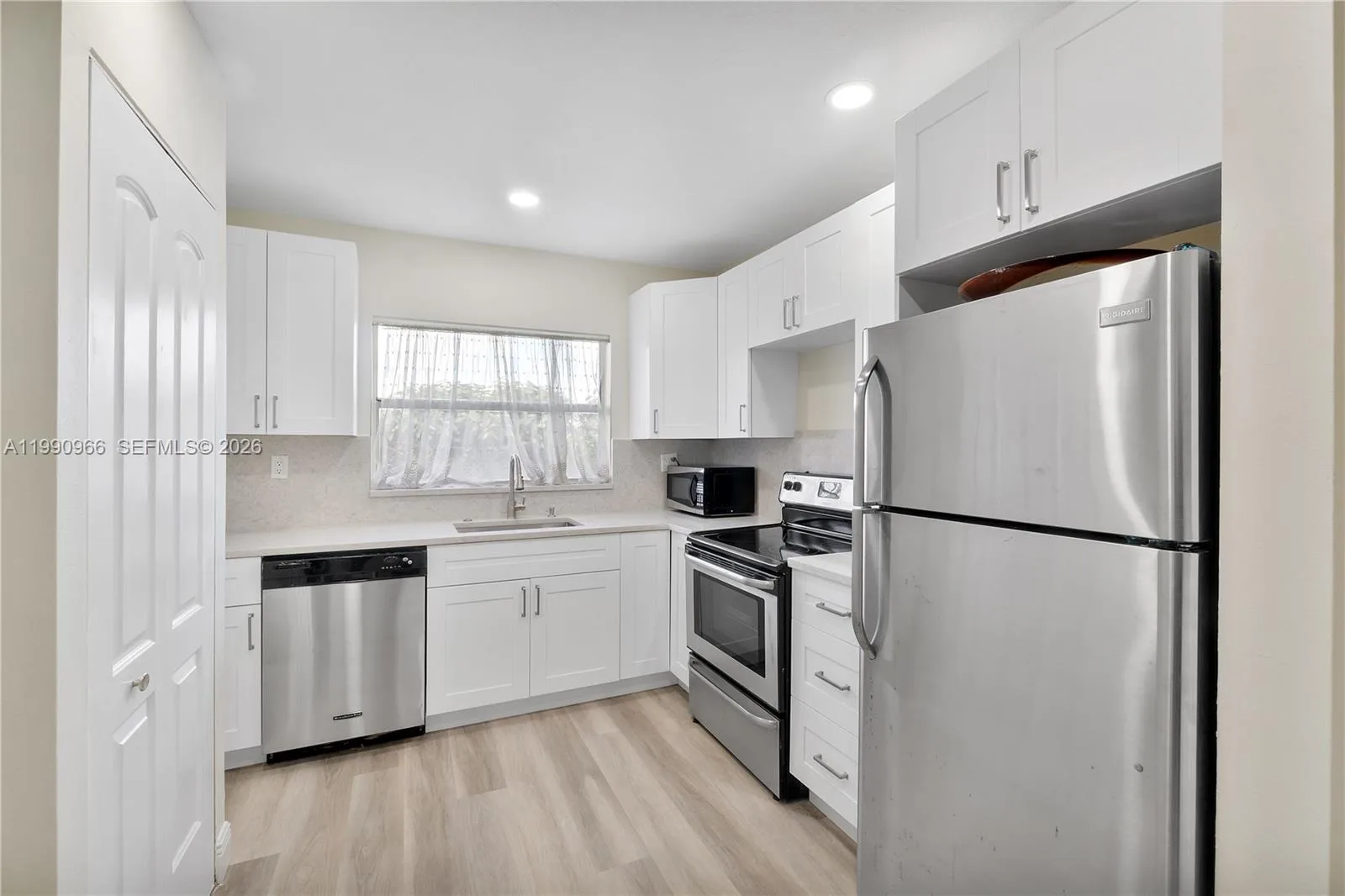 9201 Sunrise Lakes Blvd # 304, Sunrise, FL 33322