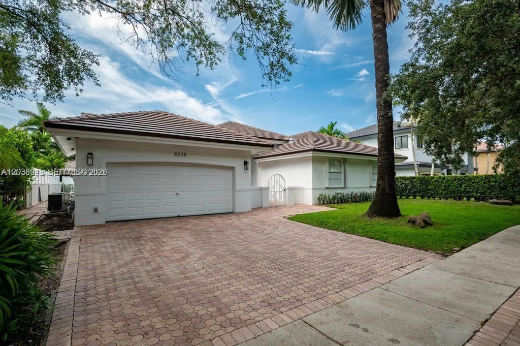 8325 NW 161st Ter, Miami Lakes, FL 33016