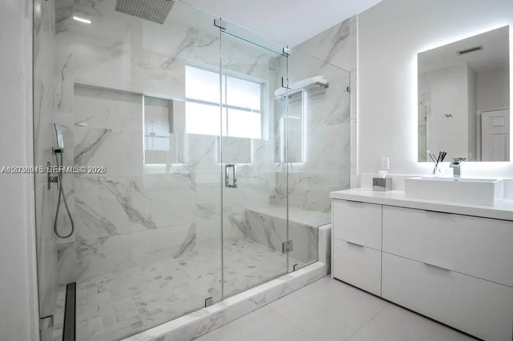 8325 NW 161st Ter, Miami Lakes, FL 33016 photo 8