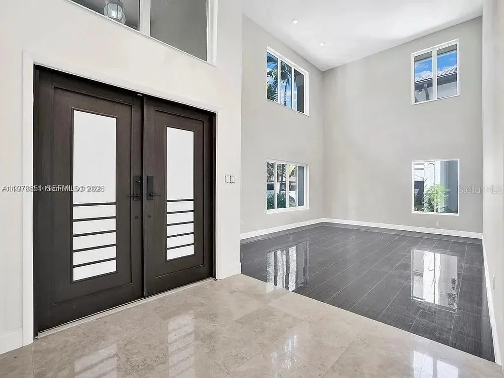 15945 NW 82nd Ct, Miami Lakes, FL 33016 photo 4