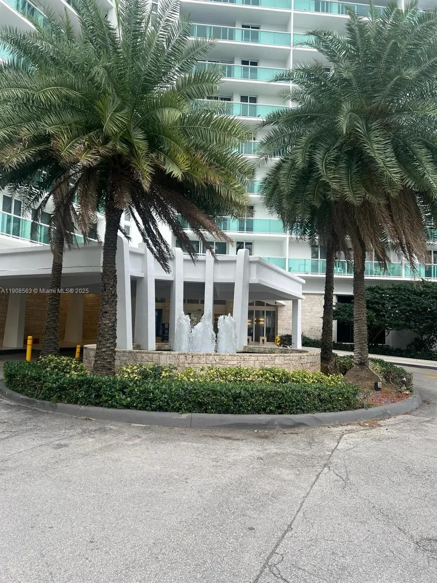 100 Bayview Dr # 227, Sunny Isles Beach, FL 33160 photo 4