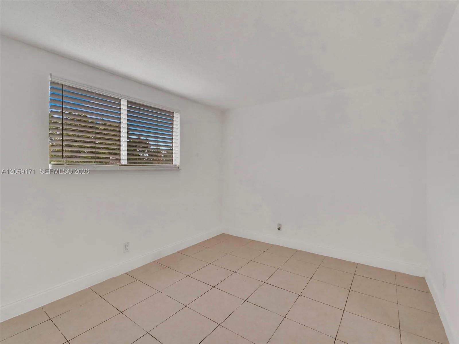 14190 W Dixie Hwy # 1, North Miami, FL 33161 photo 3