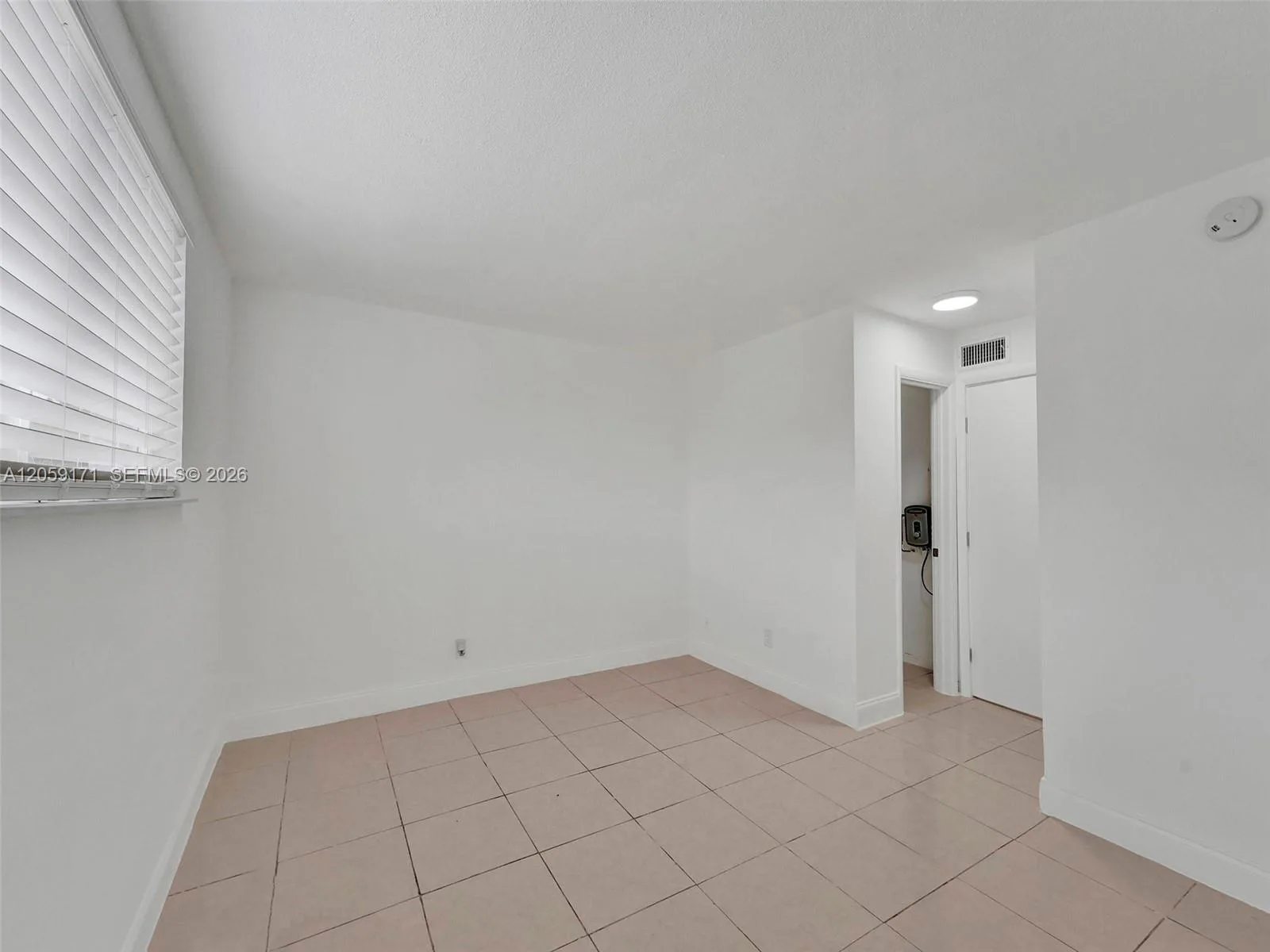 14190 W Dixie Hwy # 1, North Miami, FL 33161 photo 4