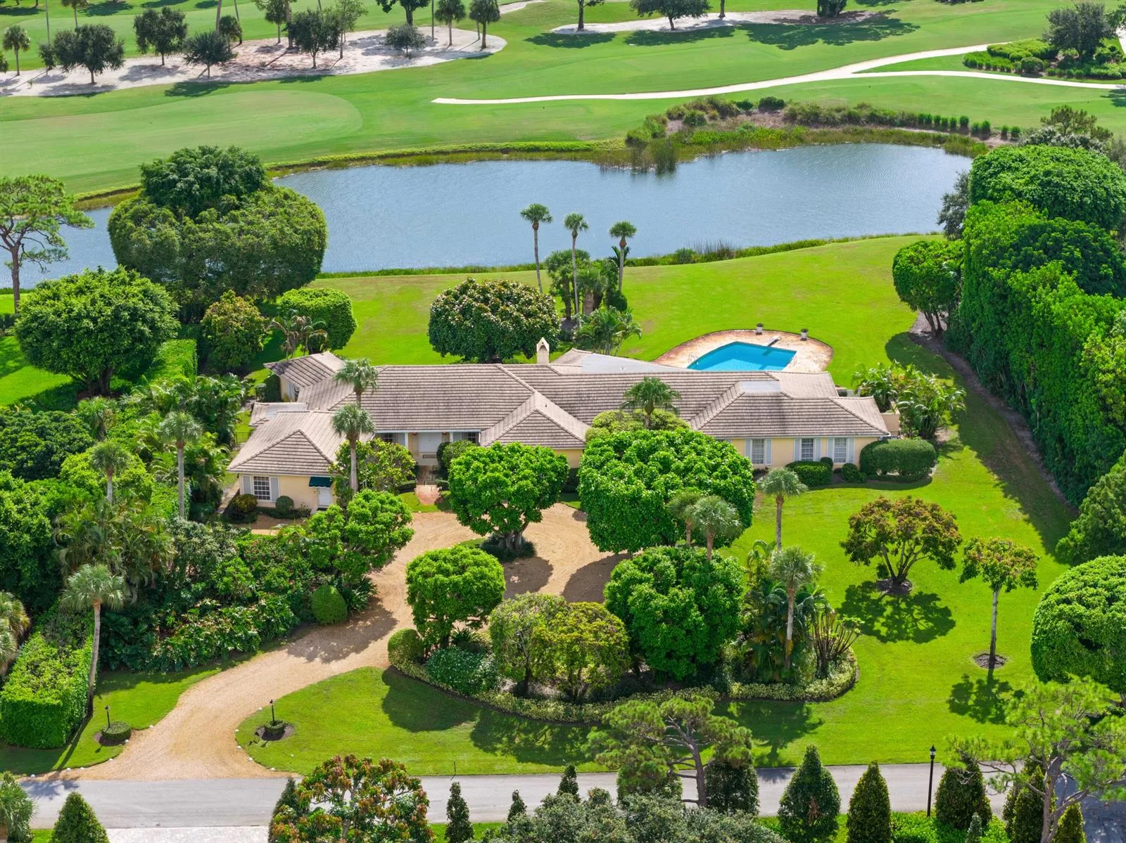 8 COUNTRY Road W, FL 33436
