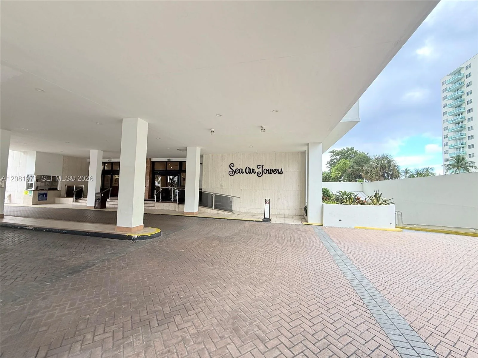3725 S Ocean Dr # 423, Hollywood, FL 33019