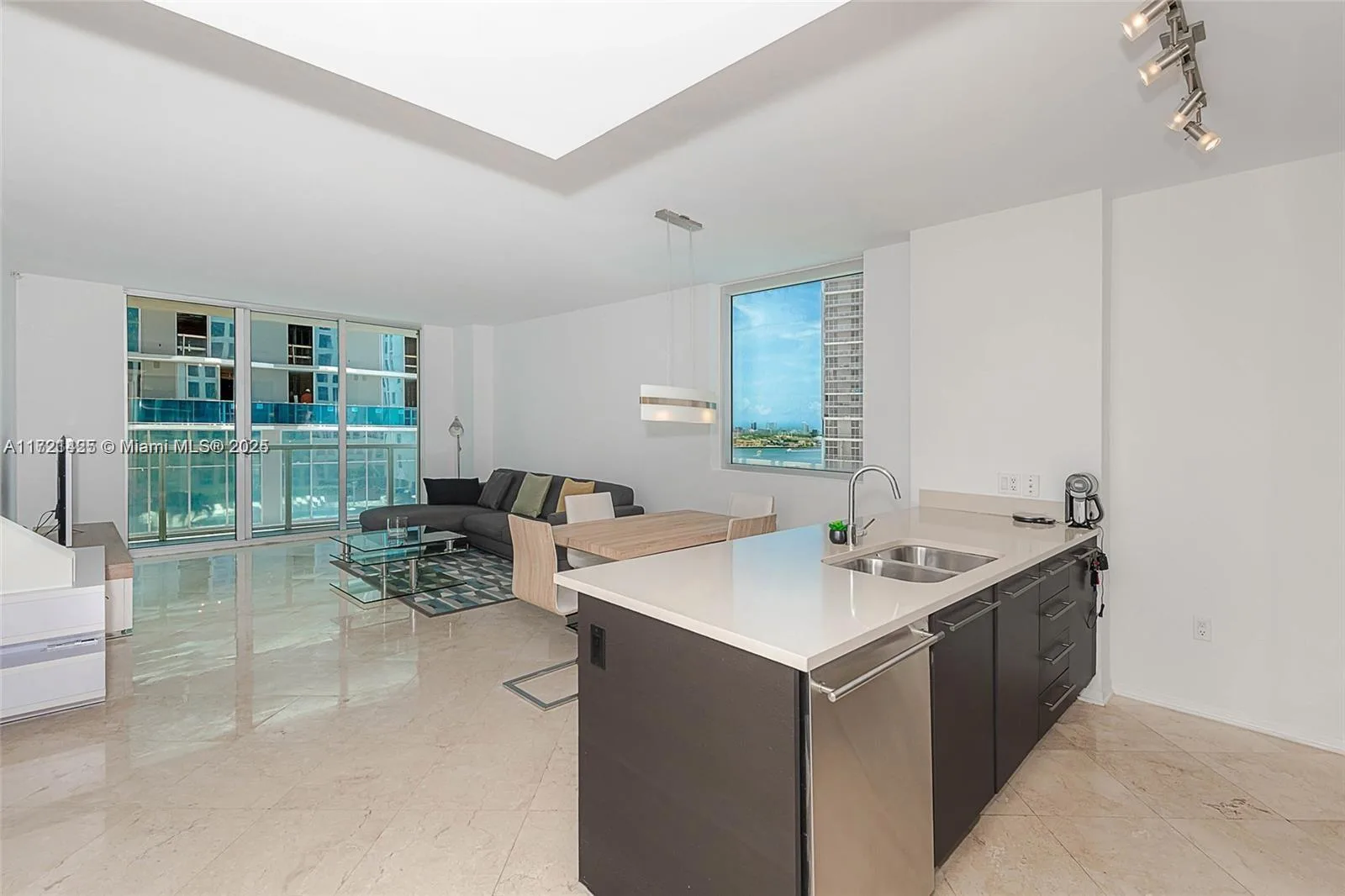55 SE 6th St # 1507, Miami, FL 33131 photo 9