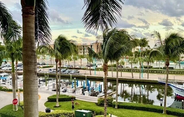 625 Casa Loma Boulevard # 304, Boynton Beach, FL 33435