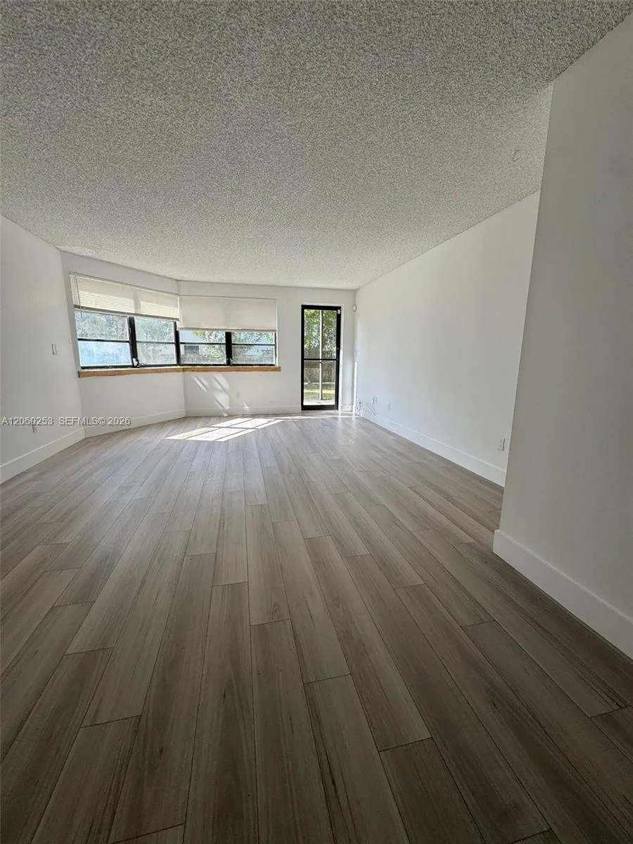 20860 San Simeon Way # 108-6, Miami, FL 33179
