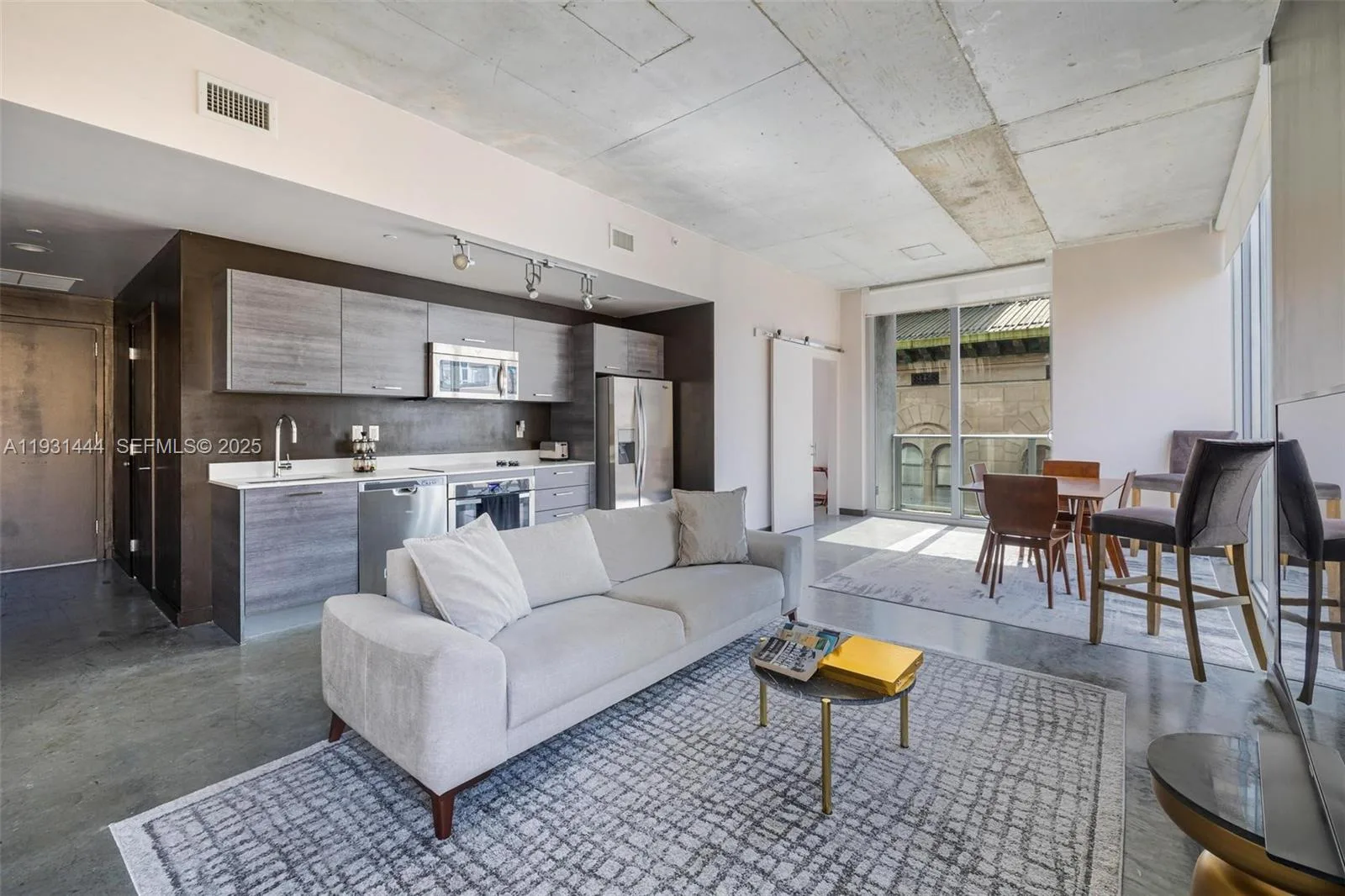 151 SE 1st St # 401, Miami, FL 33131 photo 3