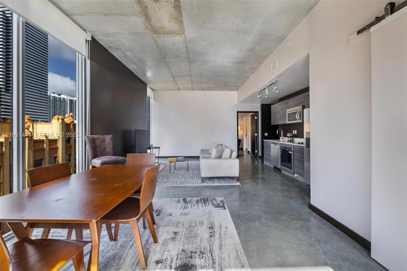 151 SE 1st St # 401, Miami, FL 33131 photo 4