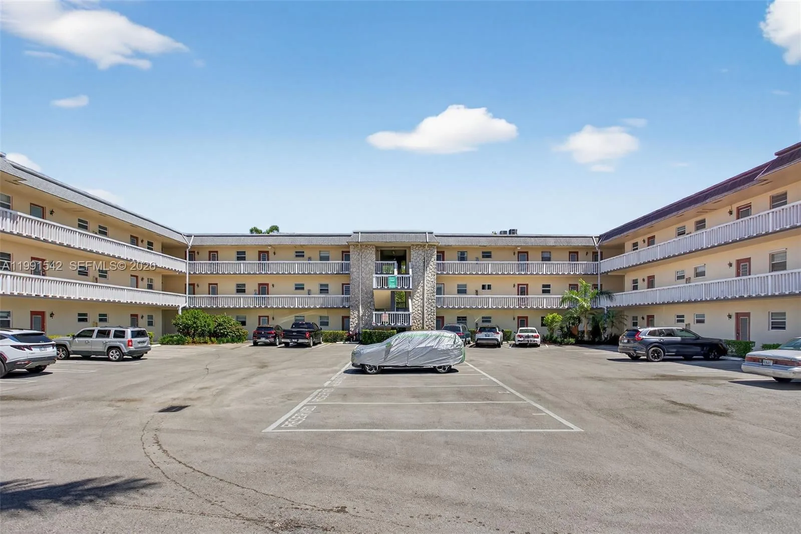 4299 NW 16th St # 202, Lauderhill, FL 33313