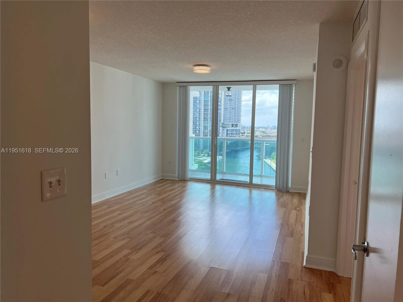 31 SE 5th St # 1409, Miami, FL 33131 photo 6