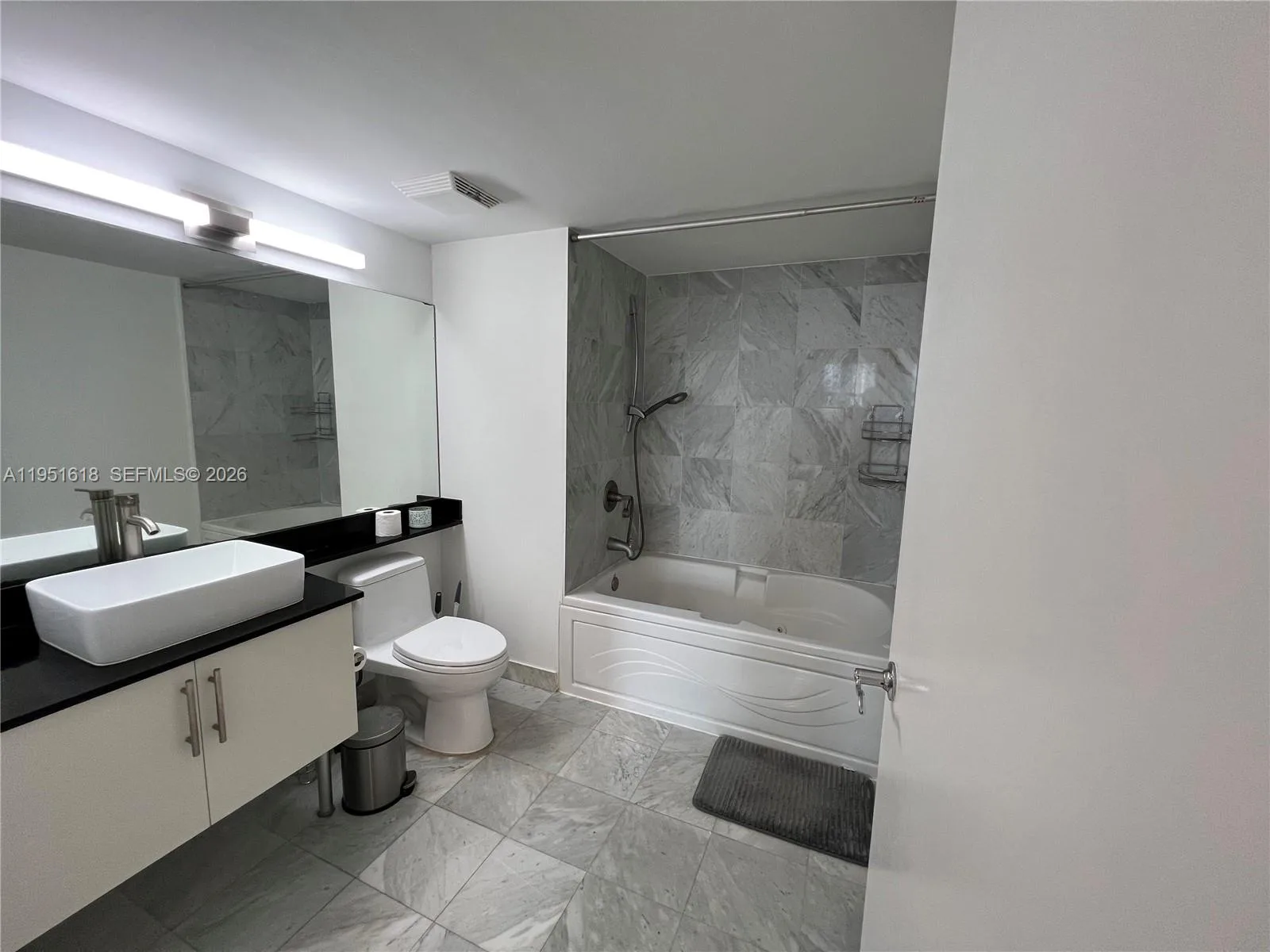 31 SE 5th St # 1409, Miami, FL 33131 photo 8