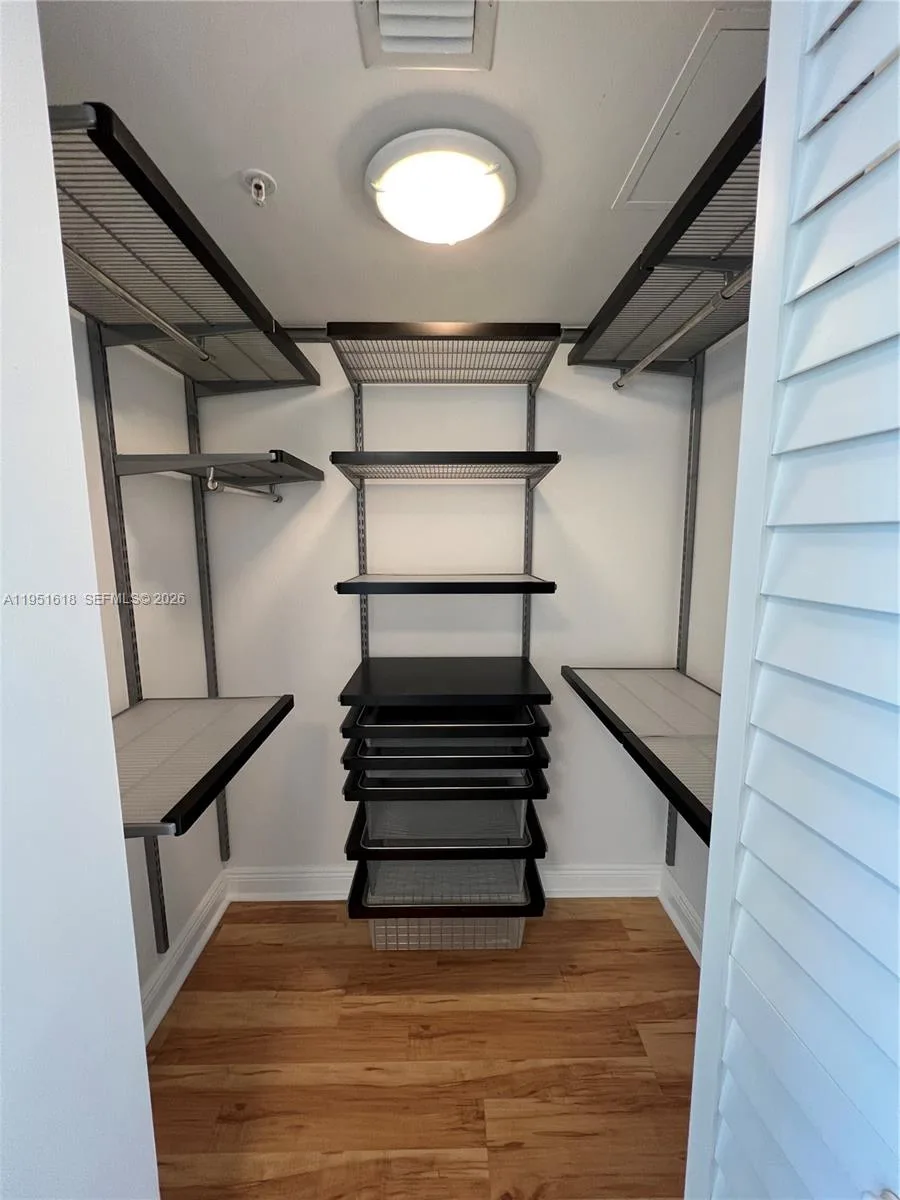 31 SE 5th St # 1409, Miami, FL 33131 photo 9