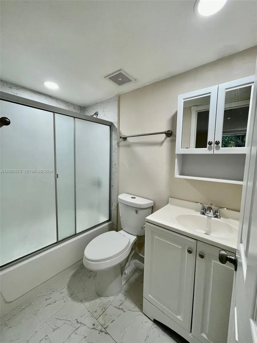 5625 W 20th Ave # 215, Hialeah, FL 33012 photo 12