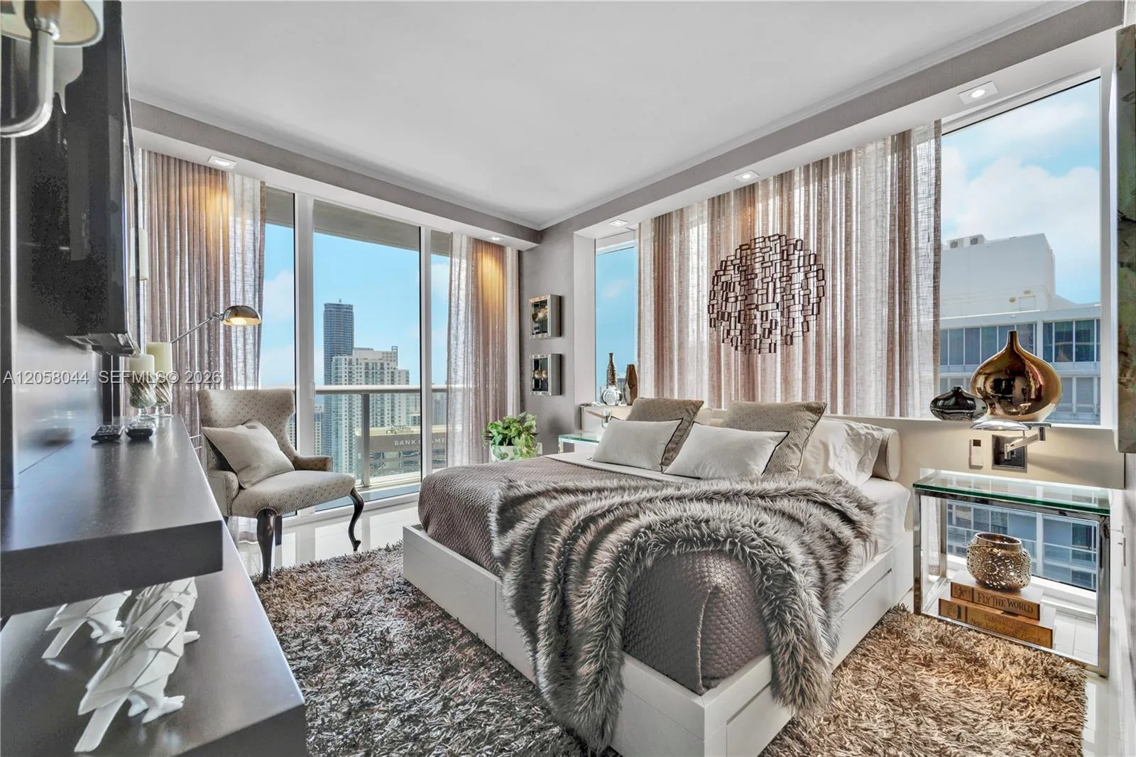 475 Brickell Ave # 5013, Miami, FL 33131