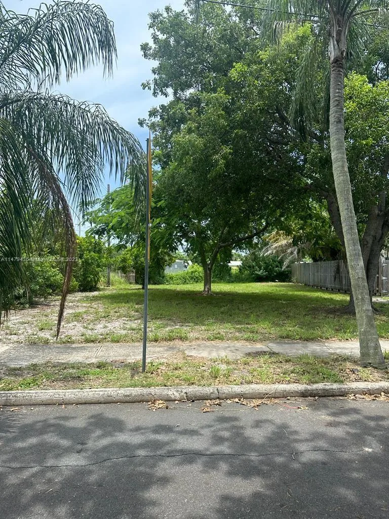 3014 Greenwood Ave, West Palm Beach, FL 33407 photo 2