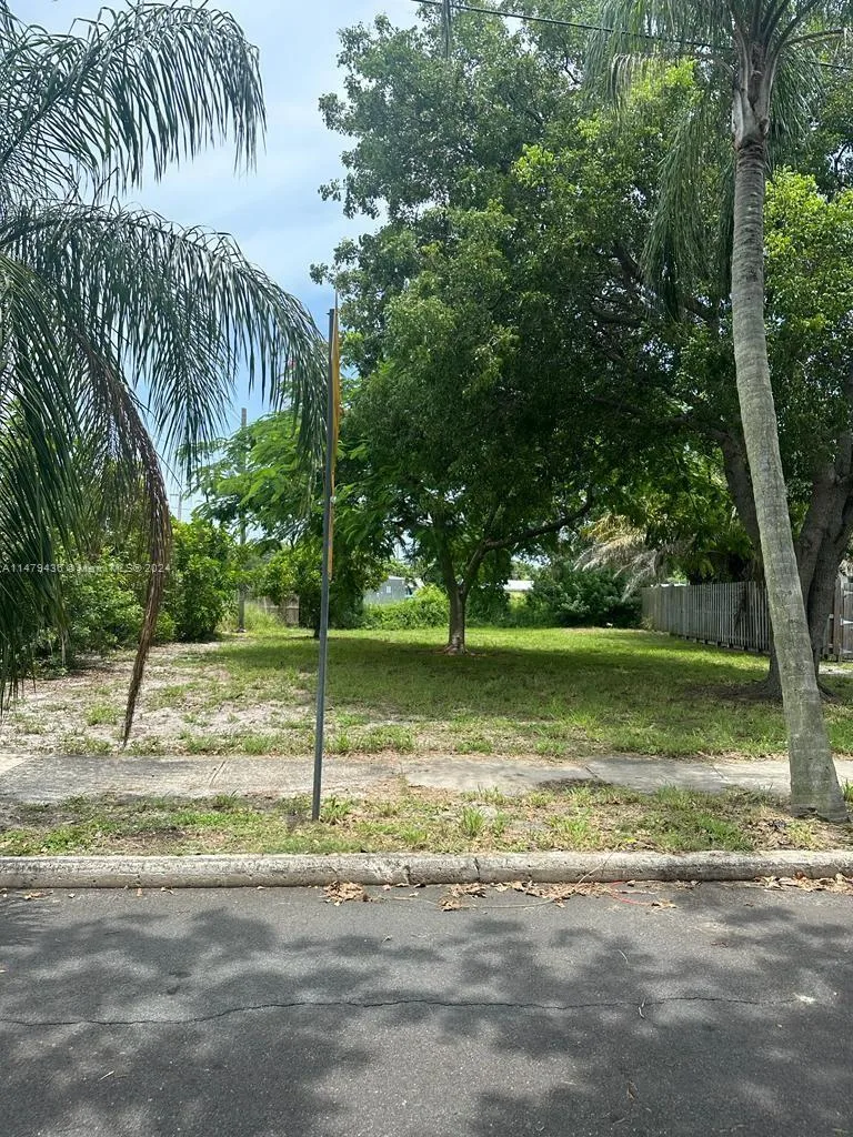 3014 Greenwood Ave, West Palm Beach, FL 33407 photo 3