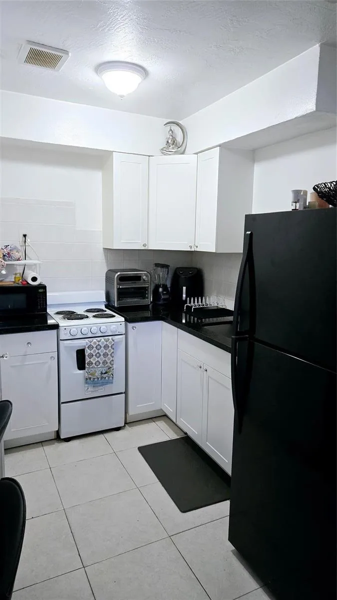 2213 LINCOLN Street # 2, Hollywood, FL 33020
