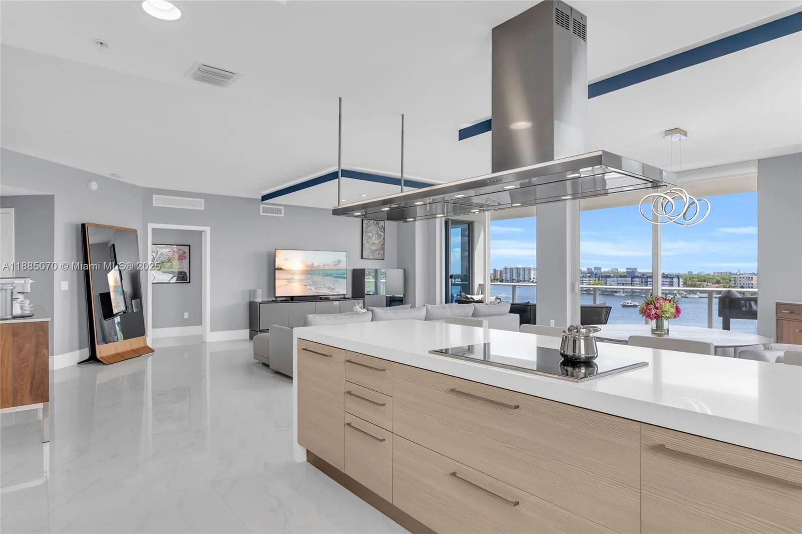 17111 Biscayne Blvd # 602, North Miami Beach, FL 33160 photo 2